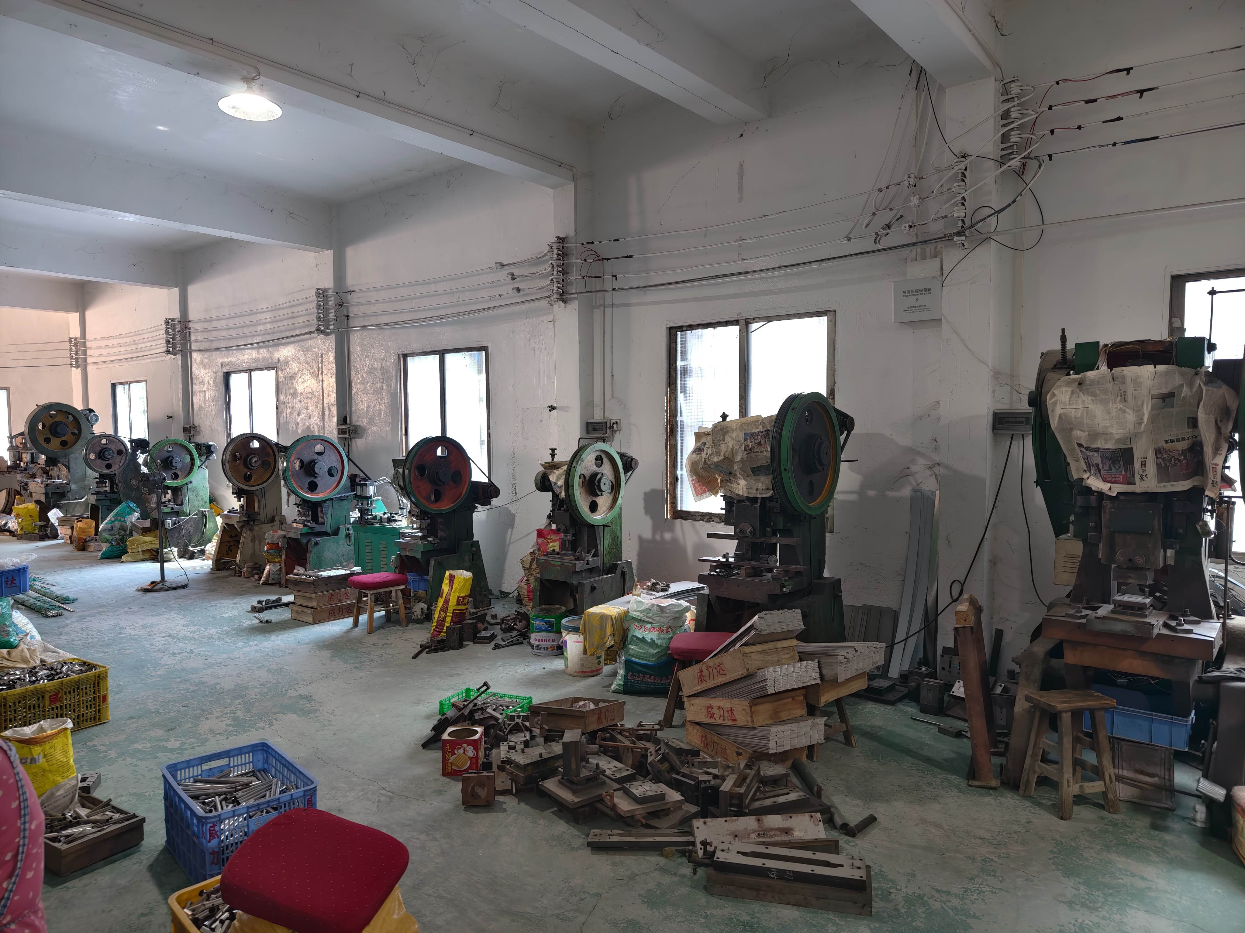 PROFESSIONAL HARDWARE MANUFACTURER